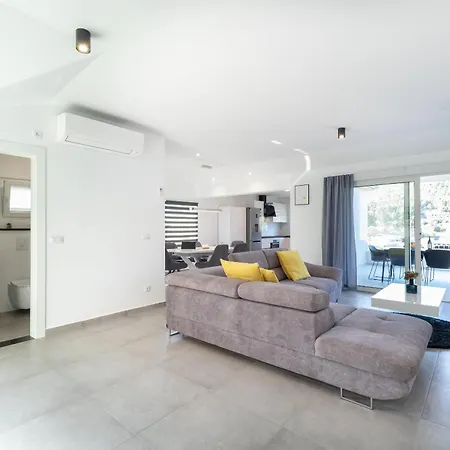 The Plaza פריזבה